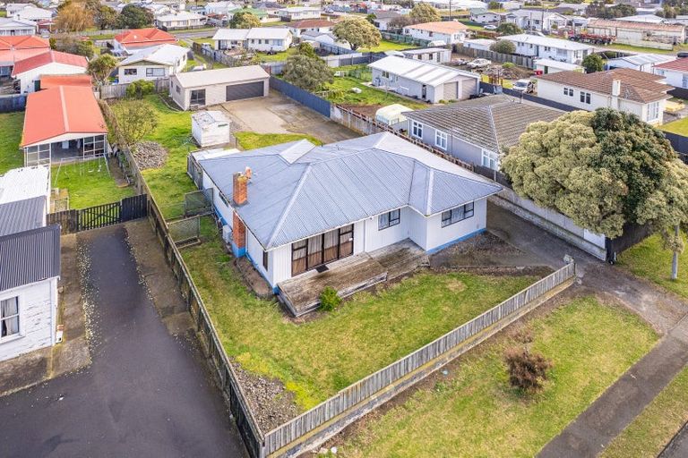 Photo of property in 8 Tongariro Street, Castlecliff, Whanganui, 4501