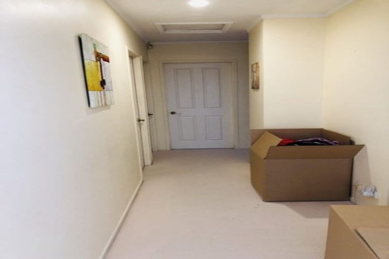 Photo of property in 302 Wairau Road, Glenfield, Auckland, 0629