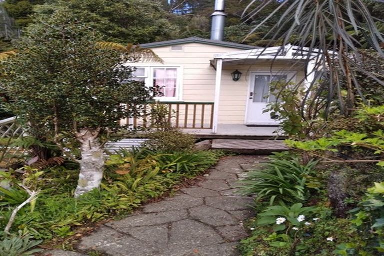 Photo of property in 92 Wyndham Road, Pinehaven, Upper Hutt, 5019