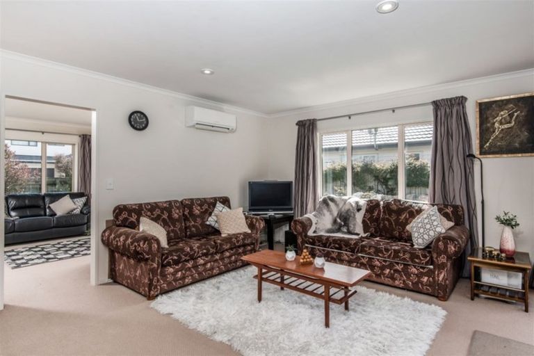 Photo of property in 9 Saint Vincent Terrace, Grenada Village, Wellington, 6037