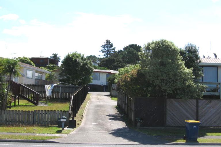 Photo of property in 1/45 Caribbean Drive, Unsworth Heights, Auckland, 0632