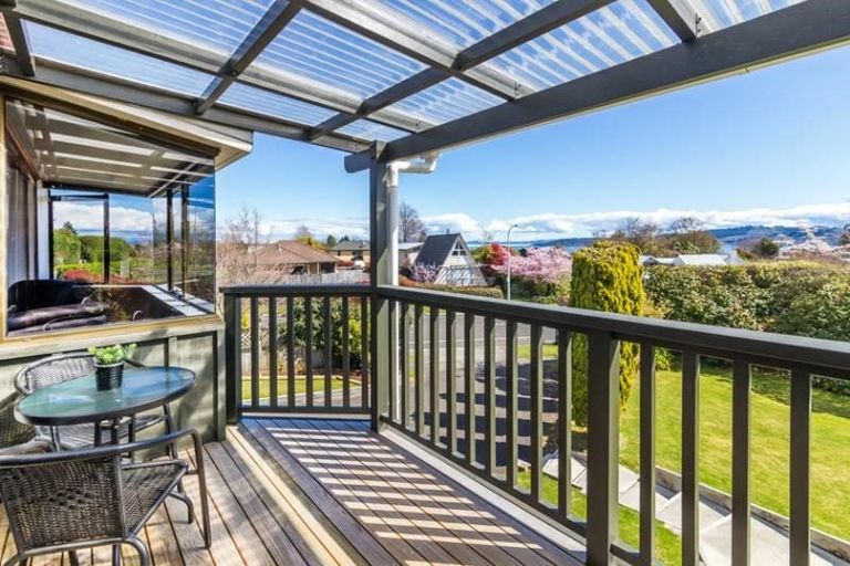 Photo of property in 68 Shepherd Road, Waipahihi, Taupo, 3330