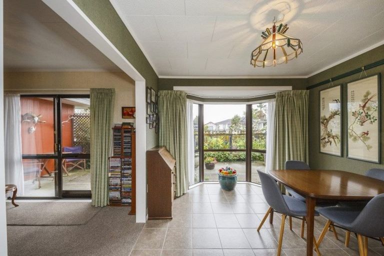 Photo of property in 14 Willowstream Grove, Cloverlea, Palmerston North, 4412