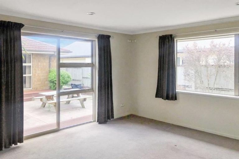 Photo of property in 2 Somerton Drive, Huntington, Hamilton, 3210