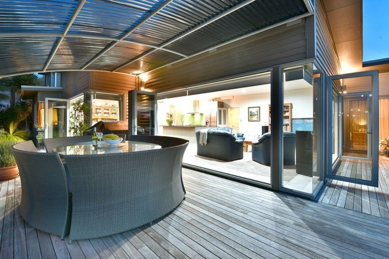 Photo of property in 24 Hawaiian Parade, Arkles Bay, Whangaparaoa, 0932