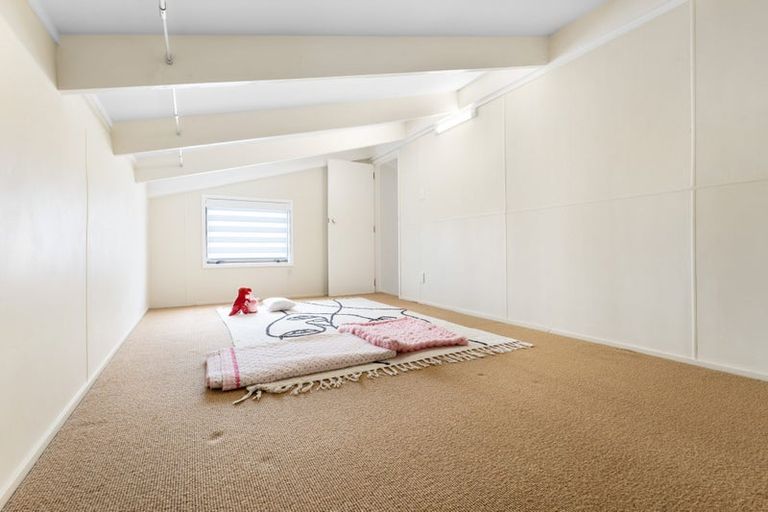 Photo of property in 31 Stranolar Drive, Mount Roskill, Auckland, 1041