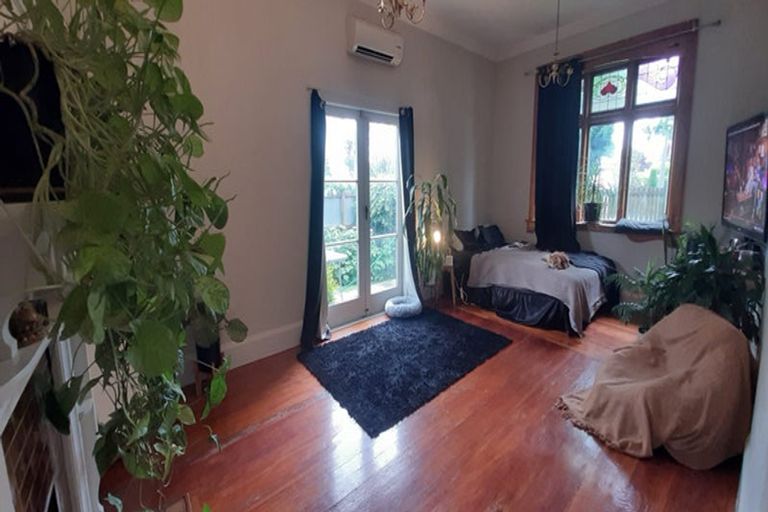 Photo of property in 22 Corson Avenue, Beckenham, Christchurch, 8023