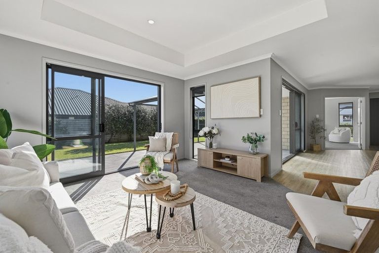 Photo of property in 8 Vantage Place, Omokoroa, 3114