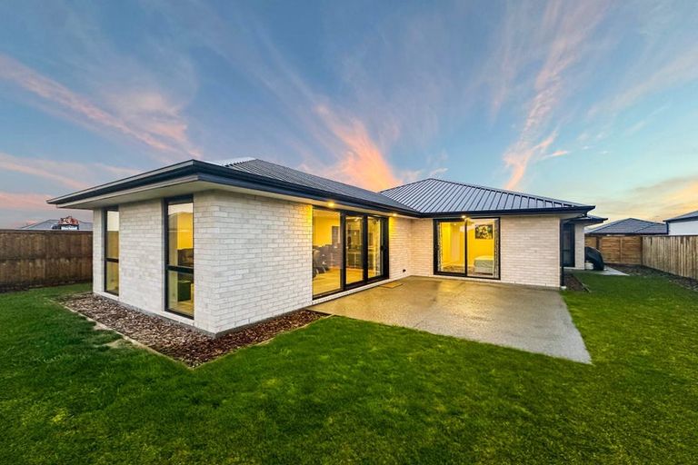 Photo of property in 27 Cousins Street, Woodend, 7691