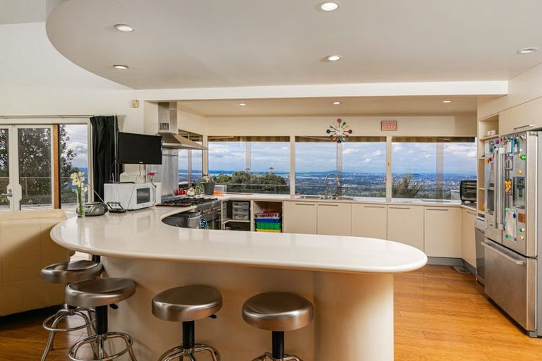 Photo of property in 922 West Coast Road, Waiatarua, Auckland, 0604