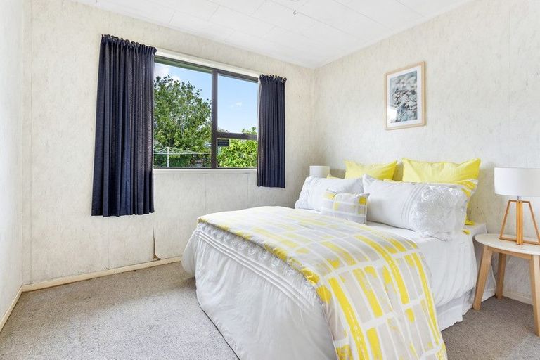 Photo of property in 23 Larissa Avenue, Henderson, Auckland, 0610