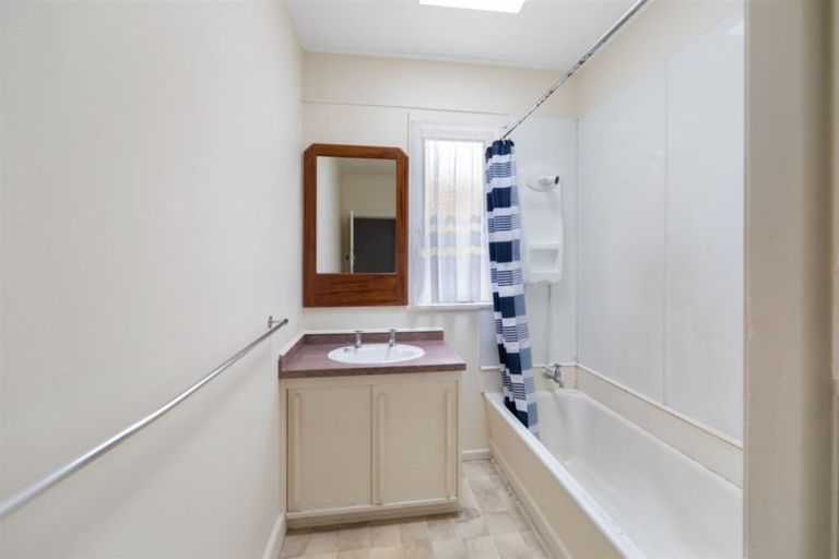 Photo of property in 74 Ngatai Road, Otumoetai, Tauranga, 3110