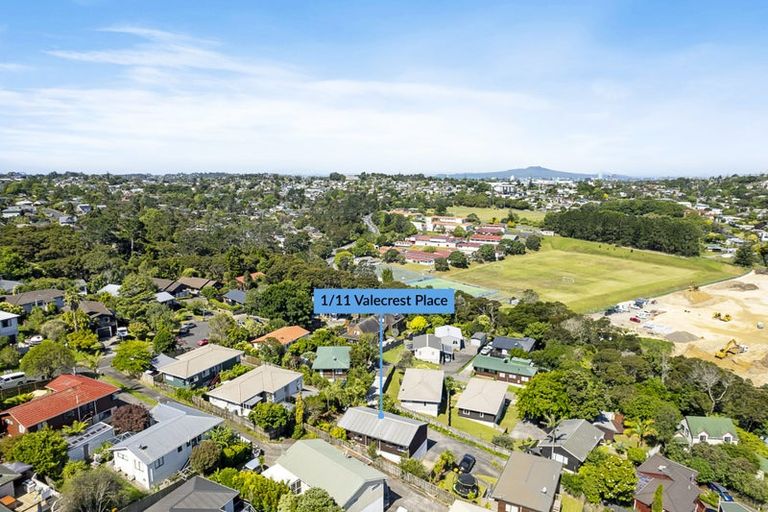 Photo of property in 1/11 Valecrest Place, Bayview, Auckland, 0629