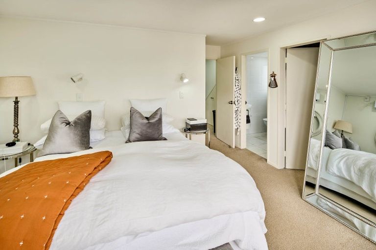 Photo of property in 3/130 Oriental Parade, Oriental Bay, Wellington, 6011