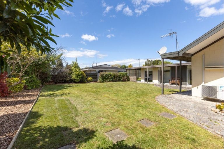 Photo of property in 17 Opawa Place, Terrace End, Palmerston North, 4410