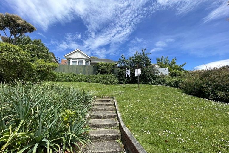 Photo of property in 82 Hazelhurst Pass, Caversham, Dunedin, 9012