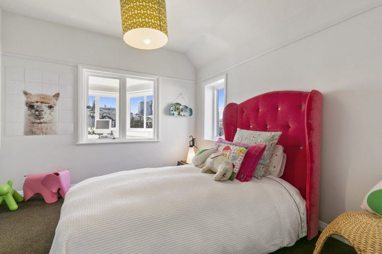 Photo of property in 323 The Terrace, Te Aro, Wellington, 6011