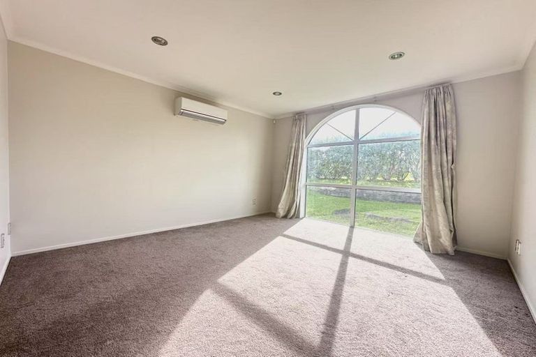 Photo of property in 10 Jezero Drive, Massey, Auckland, 0614