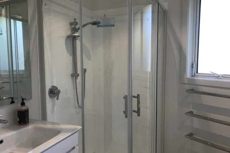 Photo of property in 27 Peter Terrace, Castor Bay, Auckland, 0620