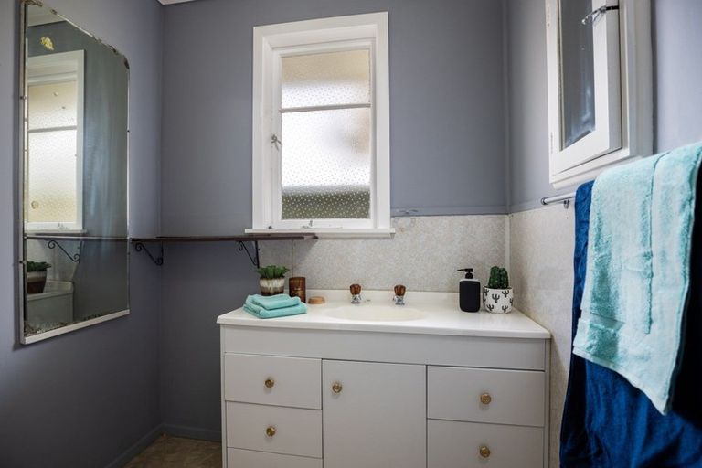 Photo of property in 3 George Street, Waitara, 4320