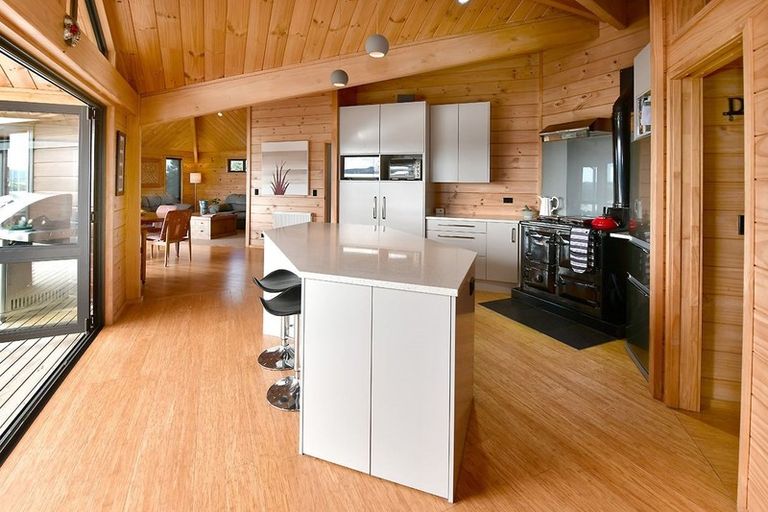 Photo of property in 4 Kanuka Road, Sandspit, Warkworth, 0982