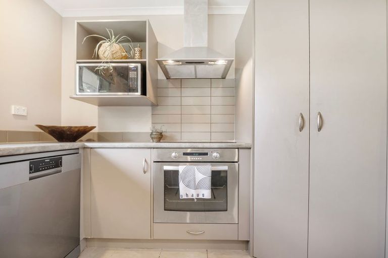 Photo of property in 8 Libra Place, Kawaha Point, Rotorua, 3010