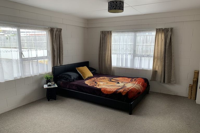 Photo of property in 2/100 Titirangi Road, New Lynn, Auckland, 0600