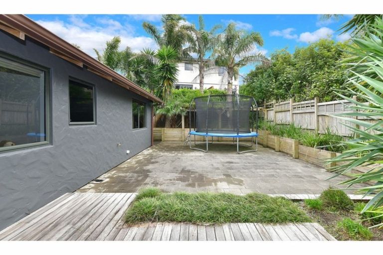 Photo of property in 15 Dorchester Place, Orewa, 0931