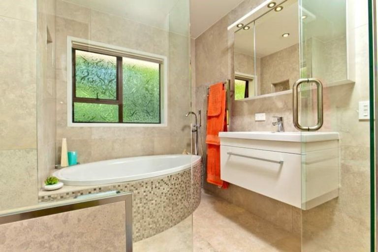 Photo of property in 1/30 Manly Esplanade, Browns Bay, Auckland, 0630