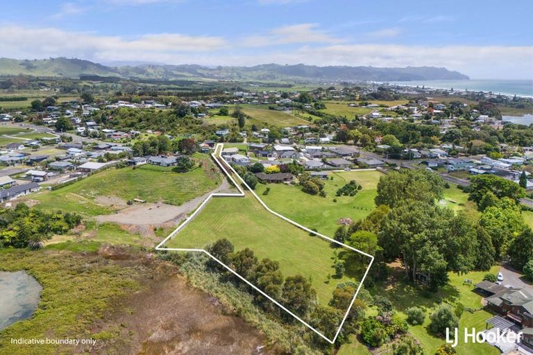 Photo of property in 61 Athenree Road, Athenree, 3177