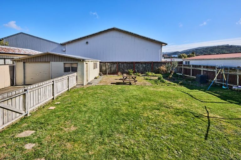 Photo of property in 39 Whakatiki Street, Trentham, Upper Hutt, 5018