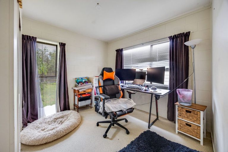 Photo of property in 130a Bruce Mclaren Road, Henderson, Auckland, 0612