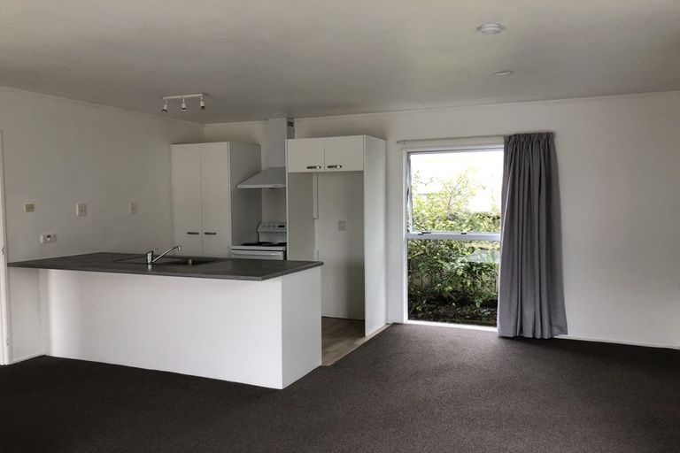 Photo of property in 2/17 Woodside Road, Massey, Auckland, 0614