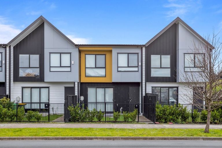 Photo of property in 75 Papatupu Way, Kumeu, 0810
