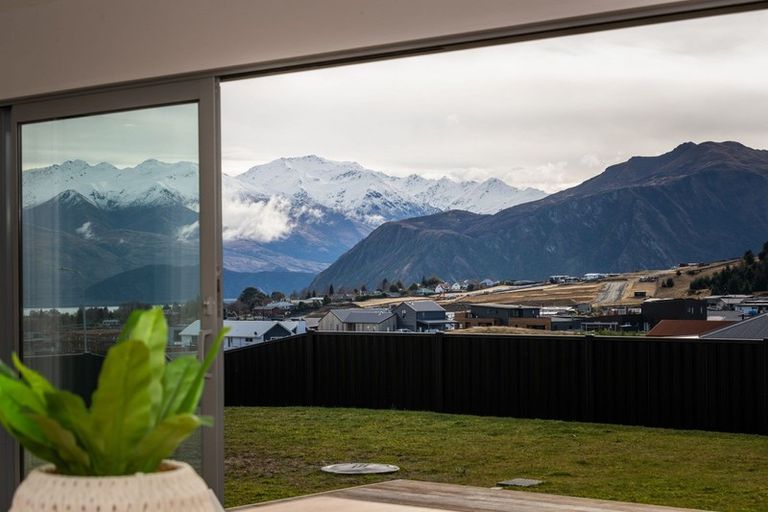 Photo of property in 8 The Heights Avenue, Wanaka, 9305