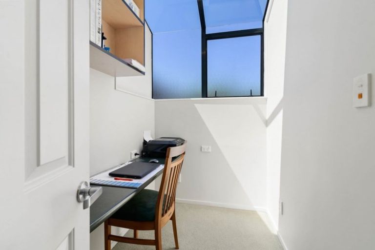 Photo of property in 28 Mark Place, Lynmore, Rotorua, 3010