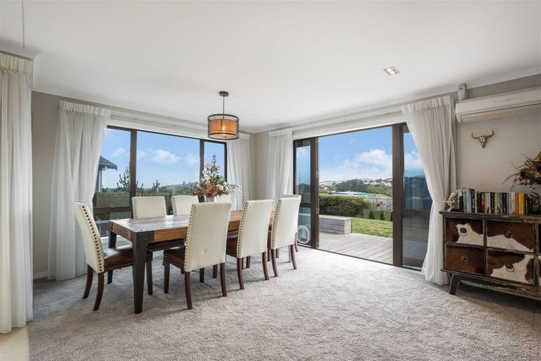 Photo of property in 12 Aoraki Rise, Aotea, Porirua, 5024