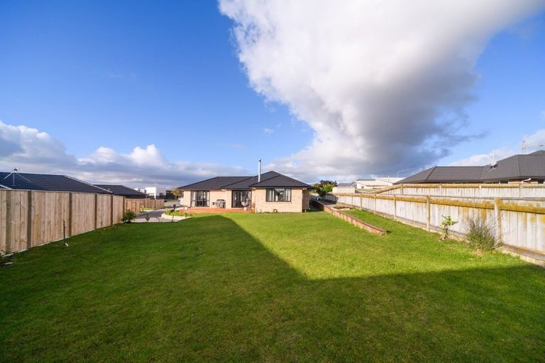 Photo of property in 19 Monaco Grove, Fitzherbert, Palmerston North, 4410