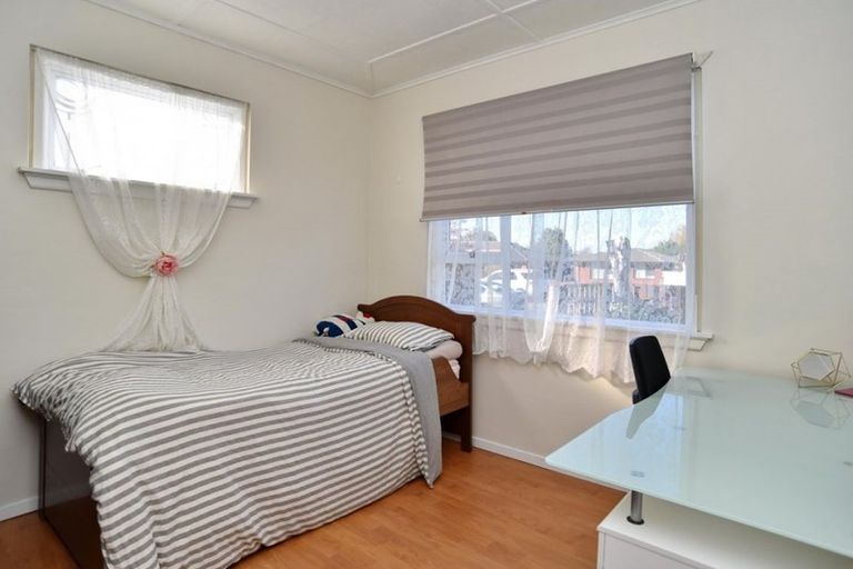 Photo of property in 213 Main North Road, Redwood, Christchurch, 8051