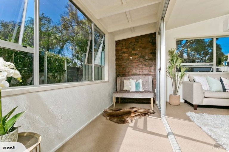 Photo of property in 1/15 Omana Road, Milford, Auckland, 0620