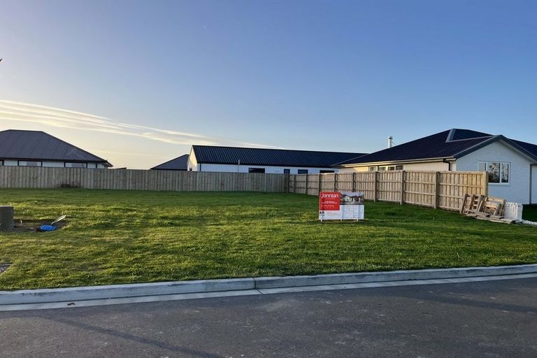 Photo of property in 18 Hanmer Crescent, Rangiora, 7400