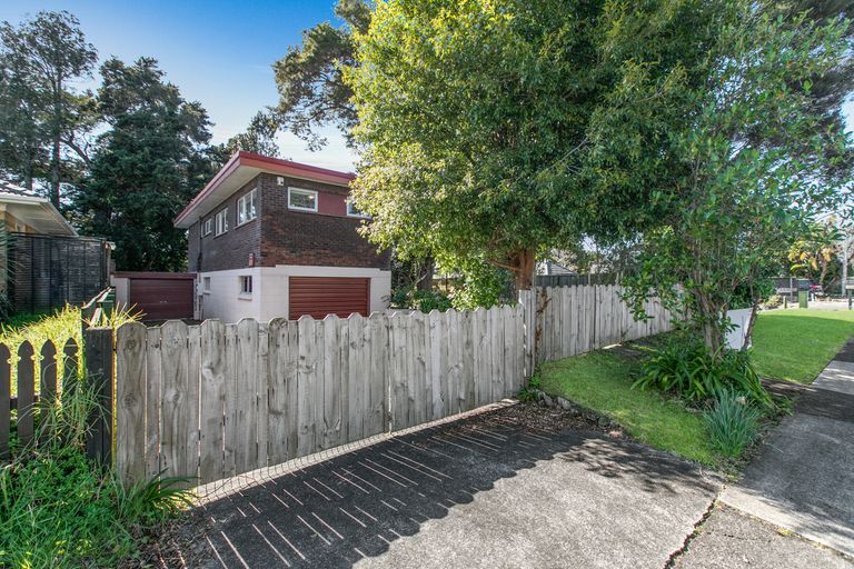 Photo of property in 52 Lawrence Crescent, Hillpark, Auckland, 2102