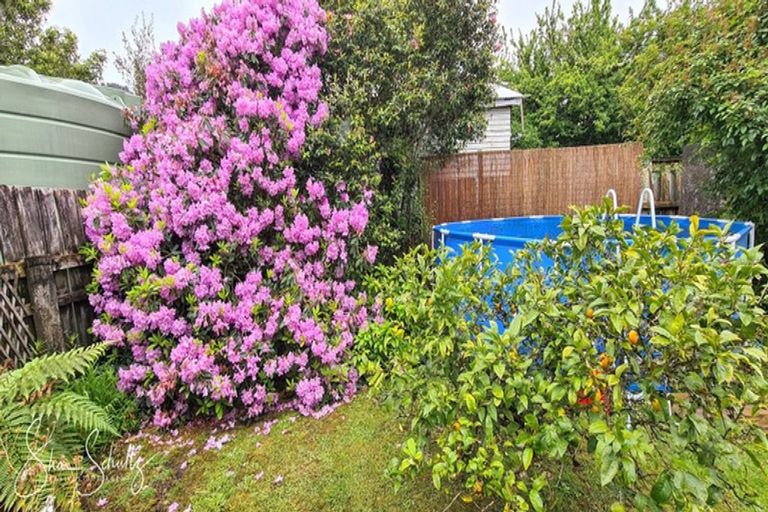 Photo of property in 10 Franklin Road, Paparoa, 0571
