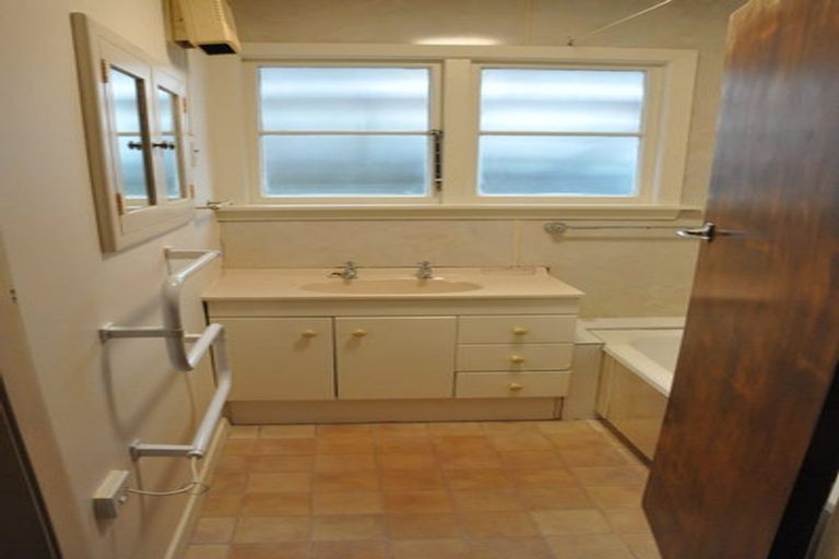 Photo of property in 1 Oakhurst Place, Russley, Christchurch, 8042