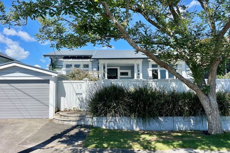 Photo of property in 19 Egremont Street, Belmont, Auckland, 0622