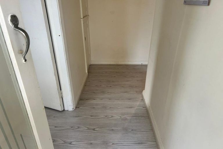 Photo of property in 118 View Road, Sunnyvale, Auckland, 0612