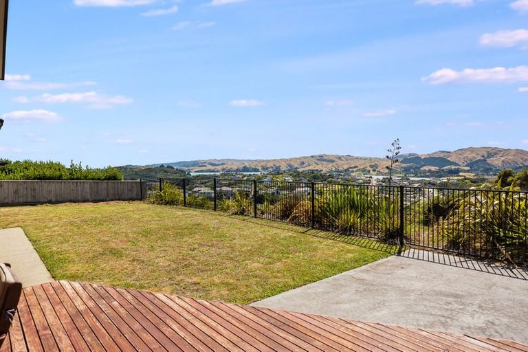 Photo of property in 13 Canary Way, Whitby, Porirua, 5024