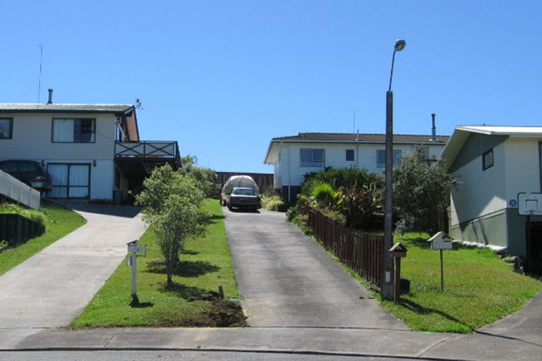 Photo of property in 17 Sumich Place, West Harbour, Auckland, 0618