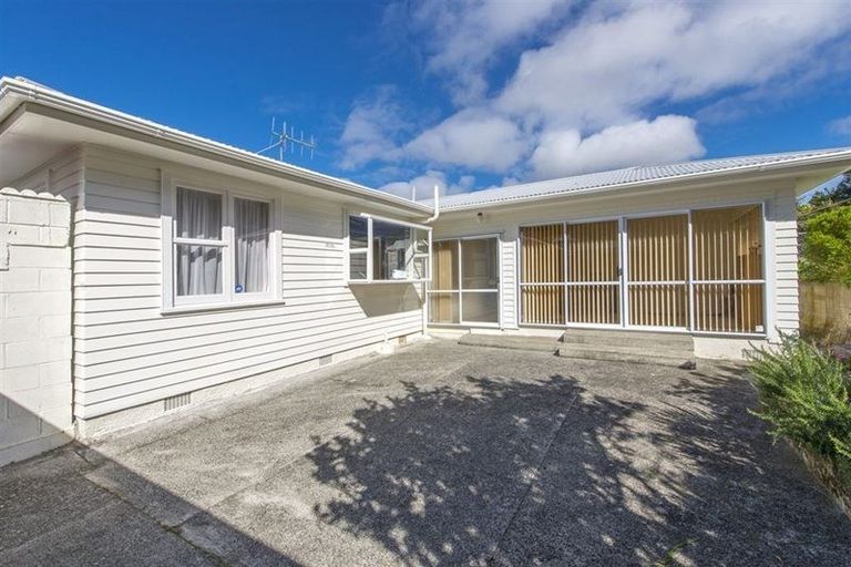 Photo of property in 127 Parkvale Road, Karori, Wellington, 6012