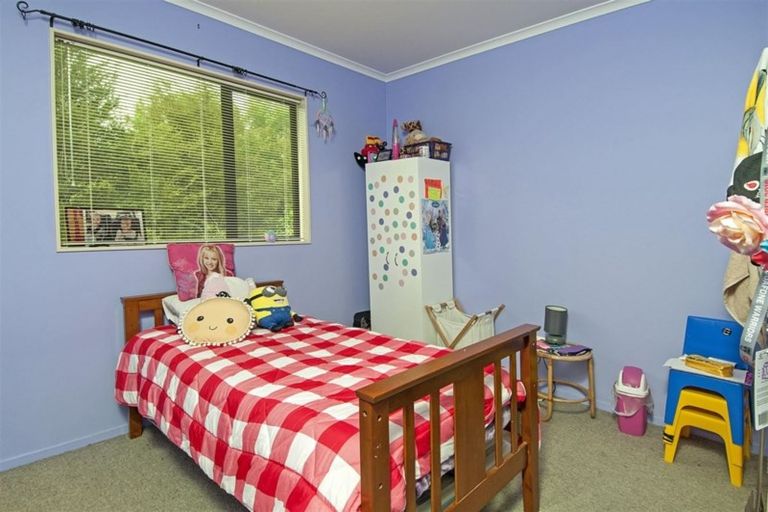 Photo of property in 23 Westglen Place, Ranui, Auckland, 0612